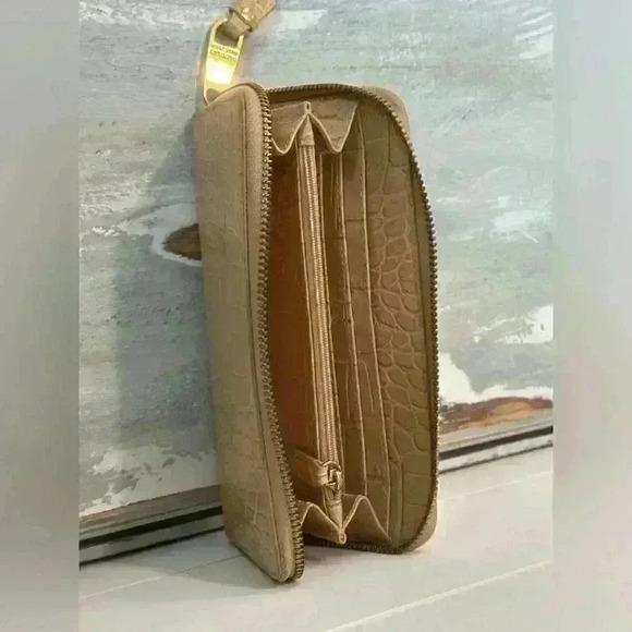 Badgley Mischka Wallet Purse Wristlet - Picture 9 of 10